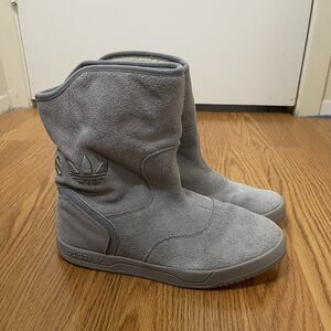 RARE!! ADIDAS gray suede sherpa lined slip on Extaboot size US 8